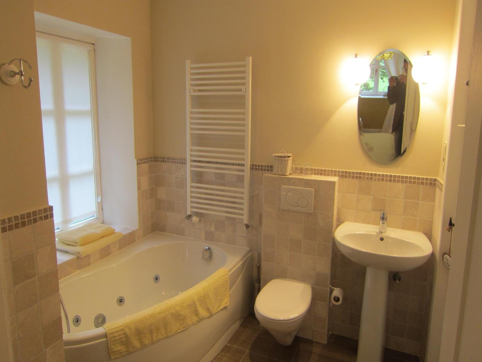 Delightful Castle In Bastogne With Bubble Bath Exterior foto