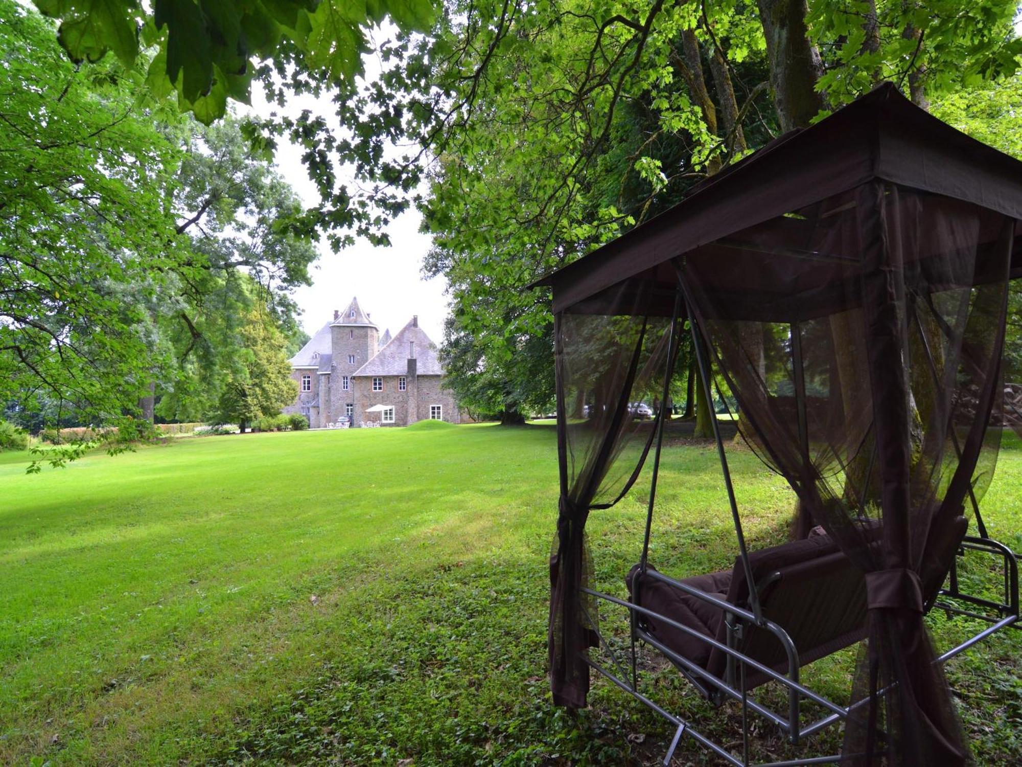 Delightful Castle In Bastogne With Bubble Bath Exterior foto